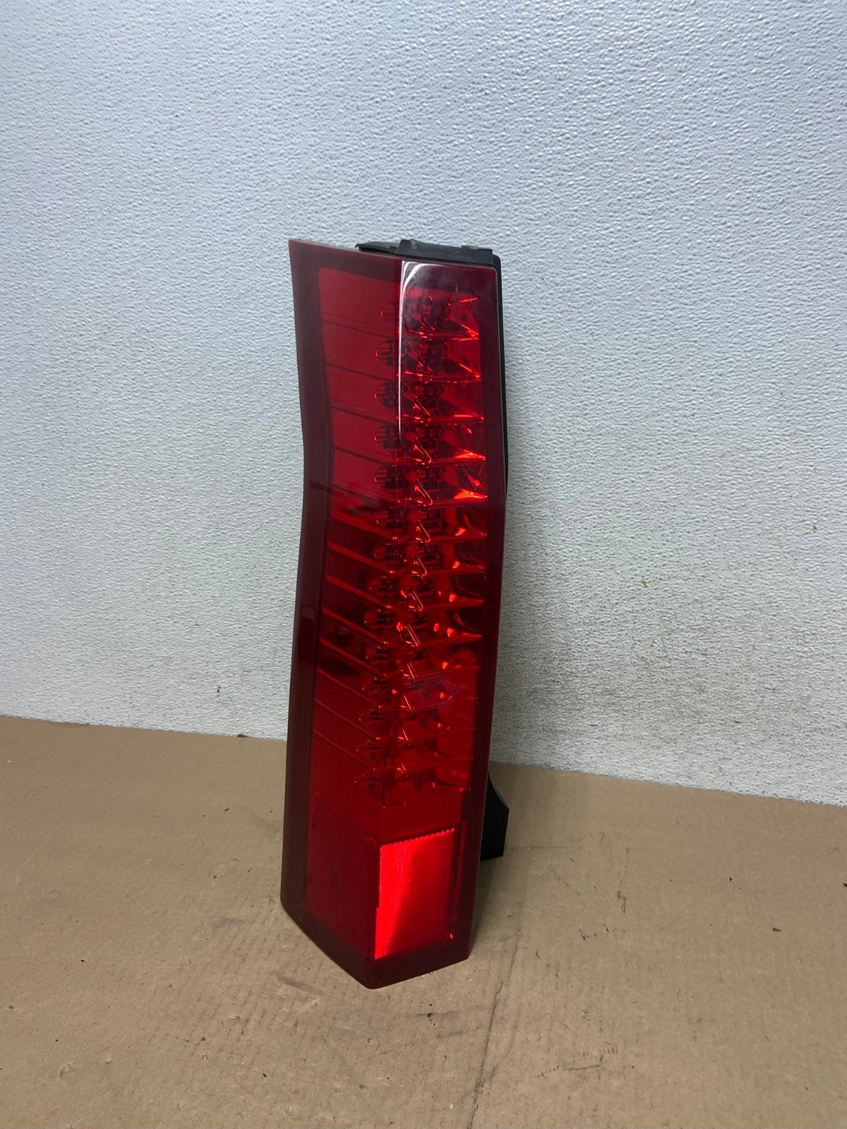 2004 to 2009 Cadillac Srx Left Driver LH Side Tail Light AG4642 LK0