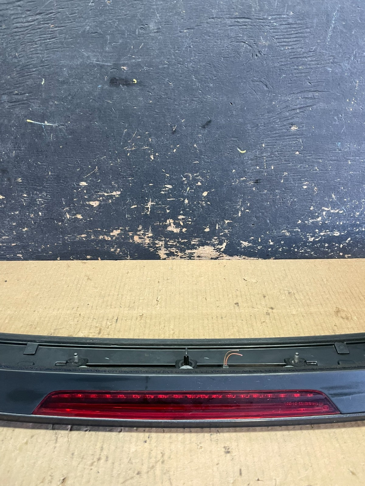 2007 - 2009 AUDI Q7 Rear Tailgate Spoiler W/ 3RD Third Brake Light OEM AA5978 DG6