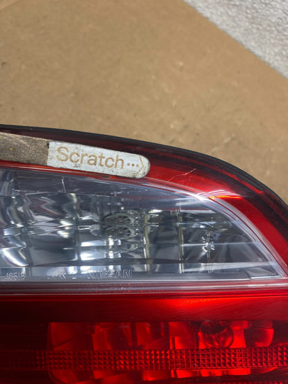 2000-2001 Infiniti i30 Left Driver Lh Side Tail Light Inner Oem V5196 DG3