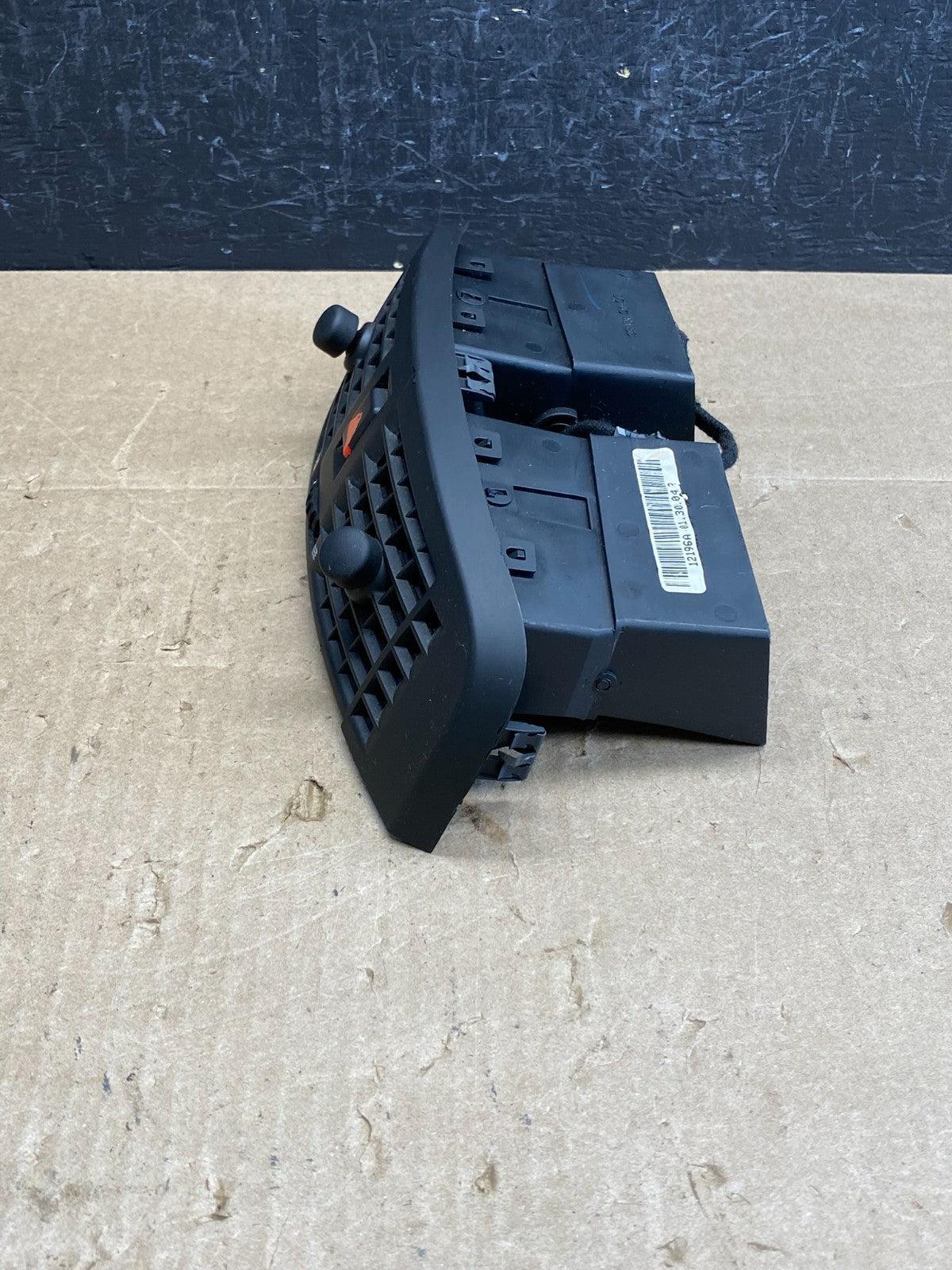 2004 to 2009 Cadillac SRX Front Center Dash A/C Air Vent ac6413 DG2
