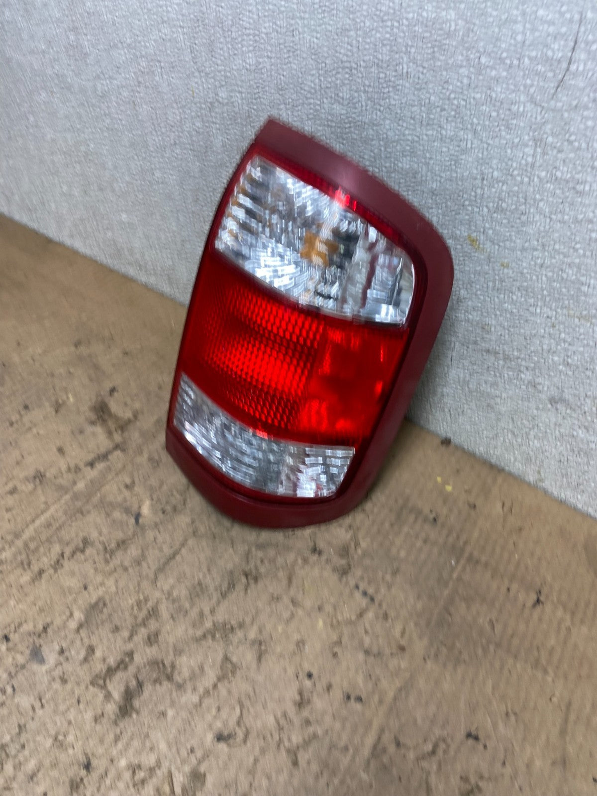 1999 to 2004 Nissan Pathfinder Right Passenger Rh Side Tail light Oem AA8595 LK1