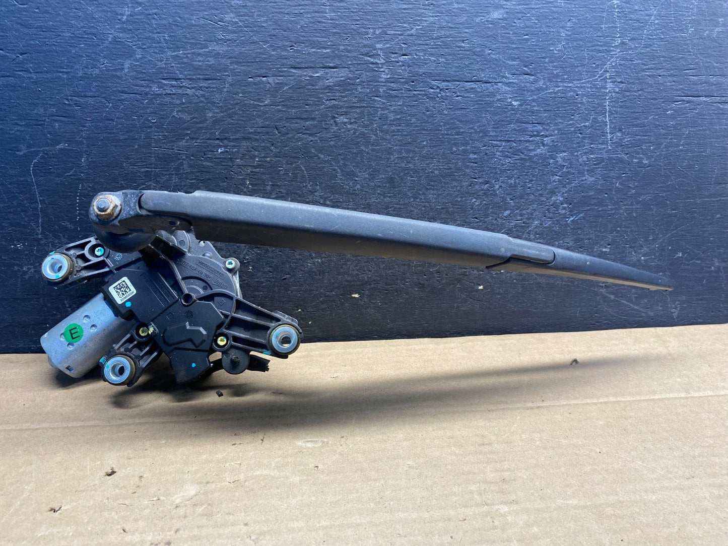 2017 to 2021 Nissan Rogue Rear Windshield Wiper Motor AE8221 DG0