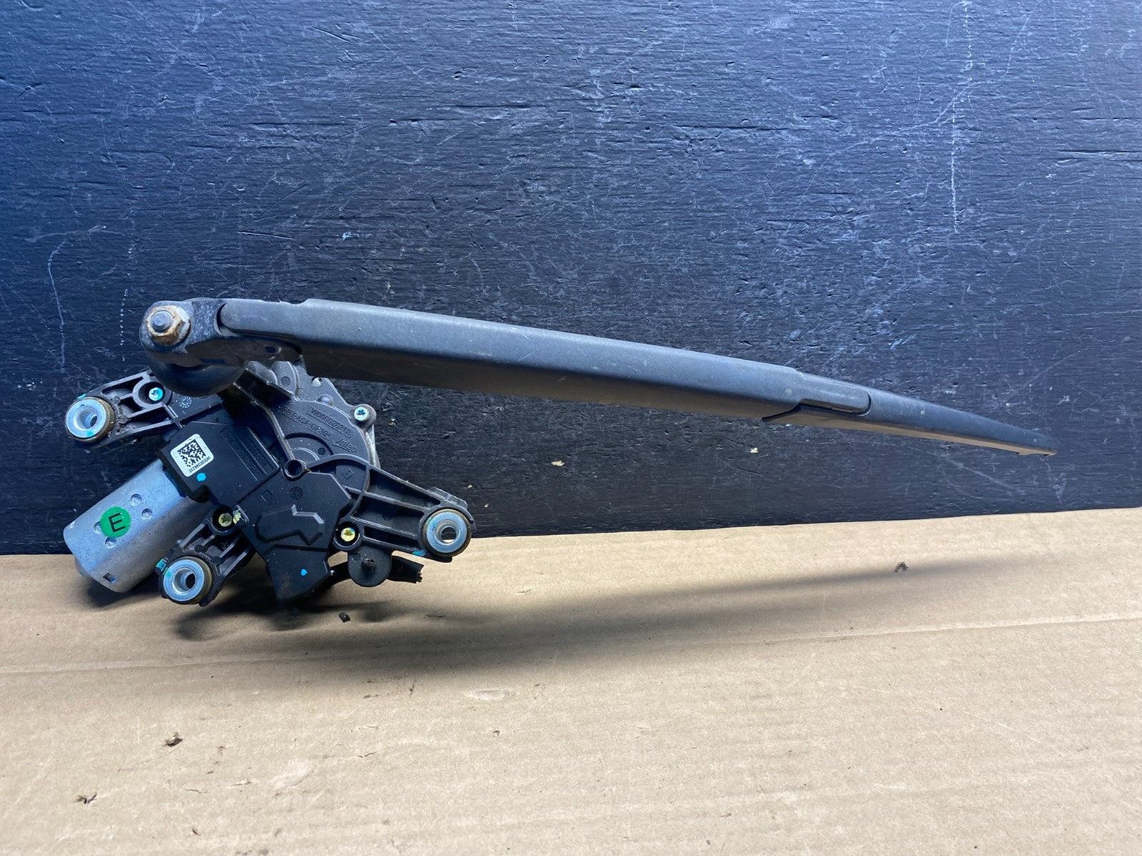 2017 to 2021 Nissan Rogue Rear Windshield Wiper Motor AE8221 DG0
