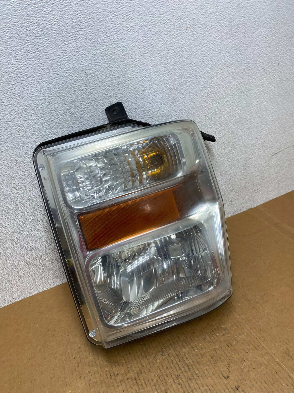 2008 to 2010 Ford F250 Super Duty Left Driver LH Side Headlight AD9329 DW2