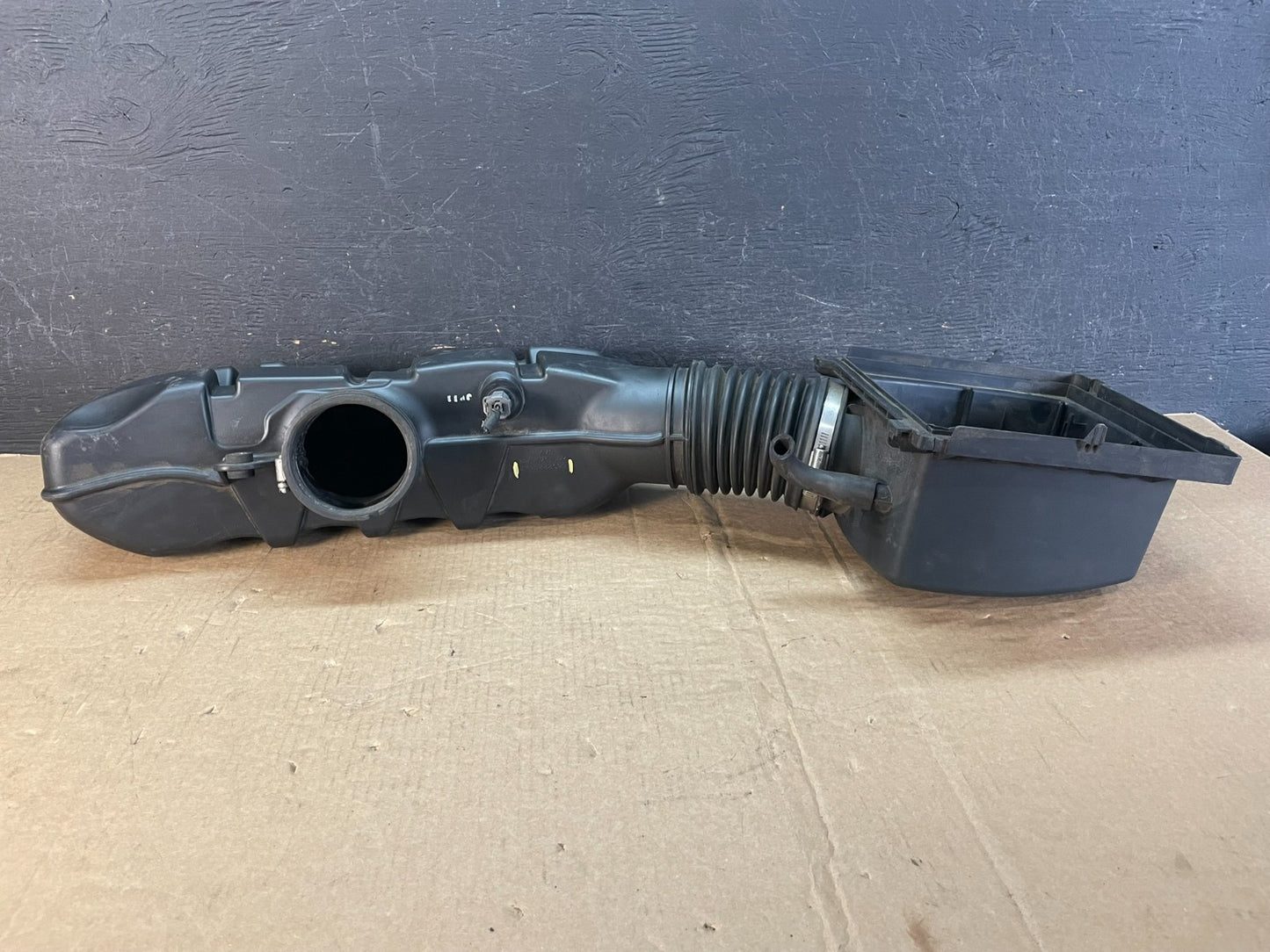 2011-2021 Jeep Grand Cherokee 5.7 V8 Air Intake Resonator Box af5378 DG3