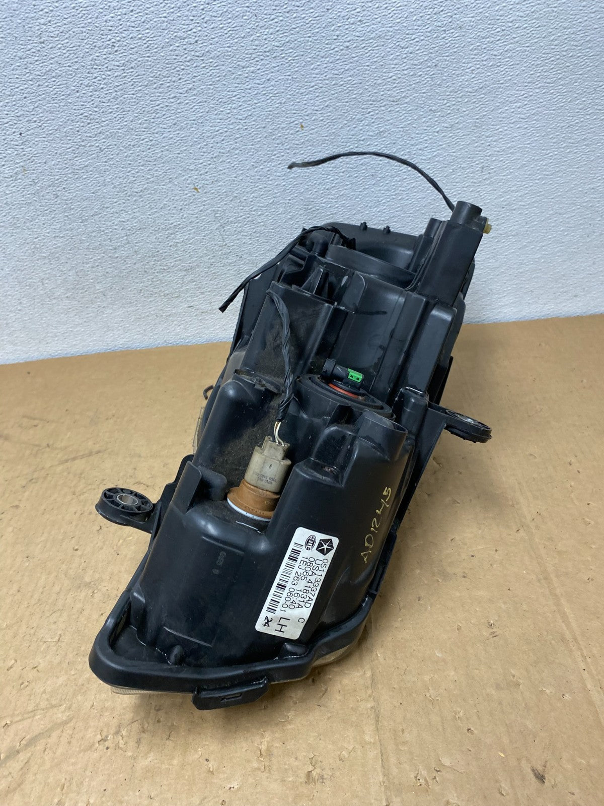 2008 to 2016 Chrysler Town and Country Left Driver Lh Side Headlight AD1245 DW5