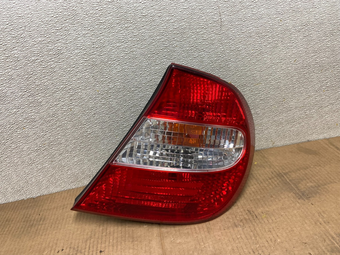 2002 2003 2004 Toyota Camry Tail Light Right Passenger Rh Side OEM AA5394 DW0
