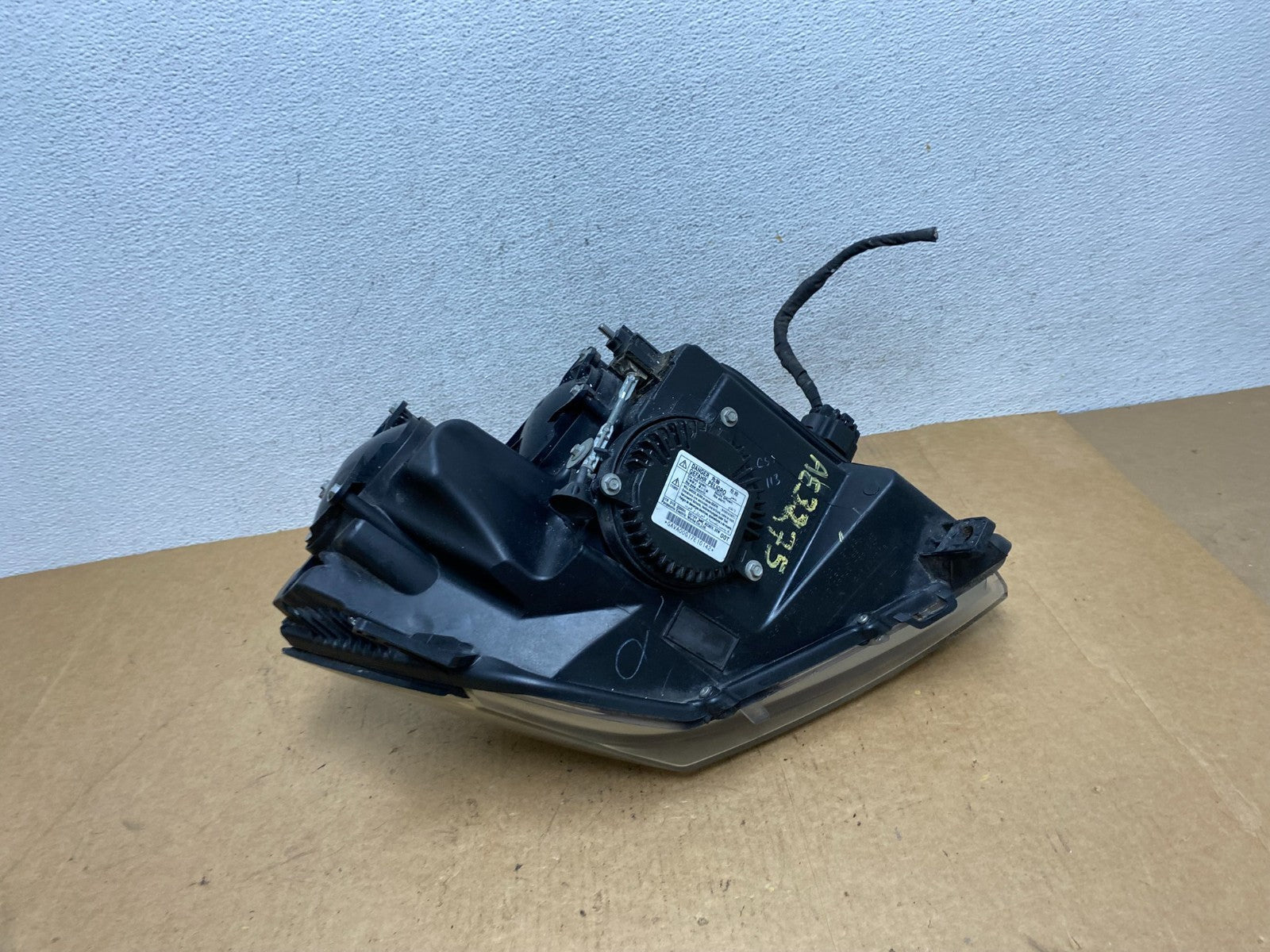 2008 to 2014 Cadillac CTS Right Passegner RH Side Xenon Headlight AE3275 DW4