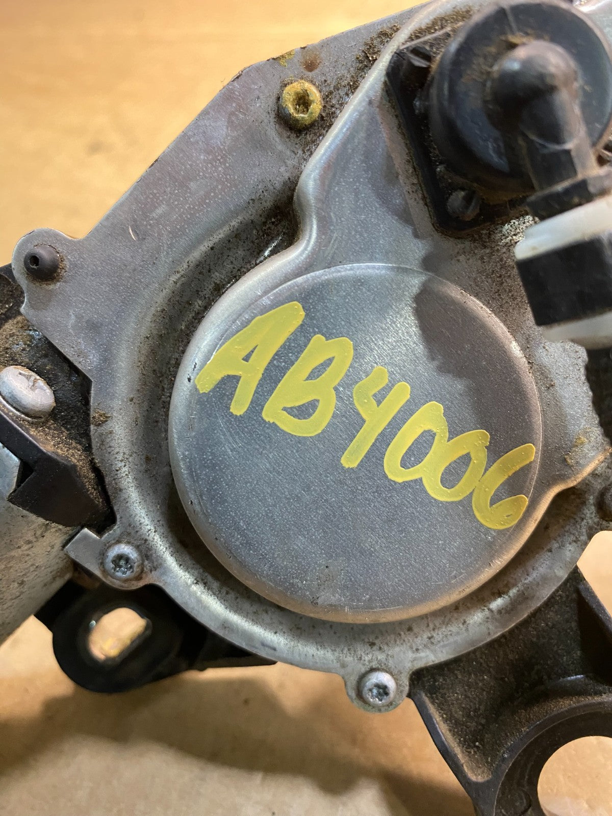 2007 to 2015 Audi Q7 Rear Windshield Washer Wiper Motor AB4006 DG5