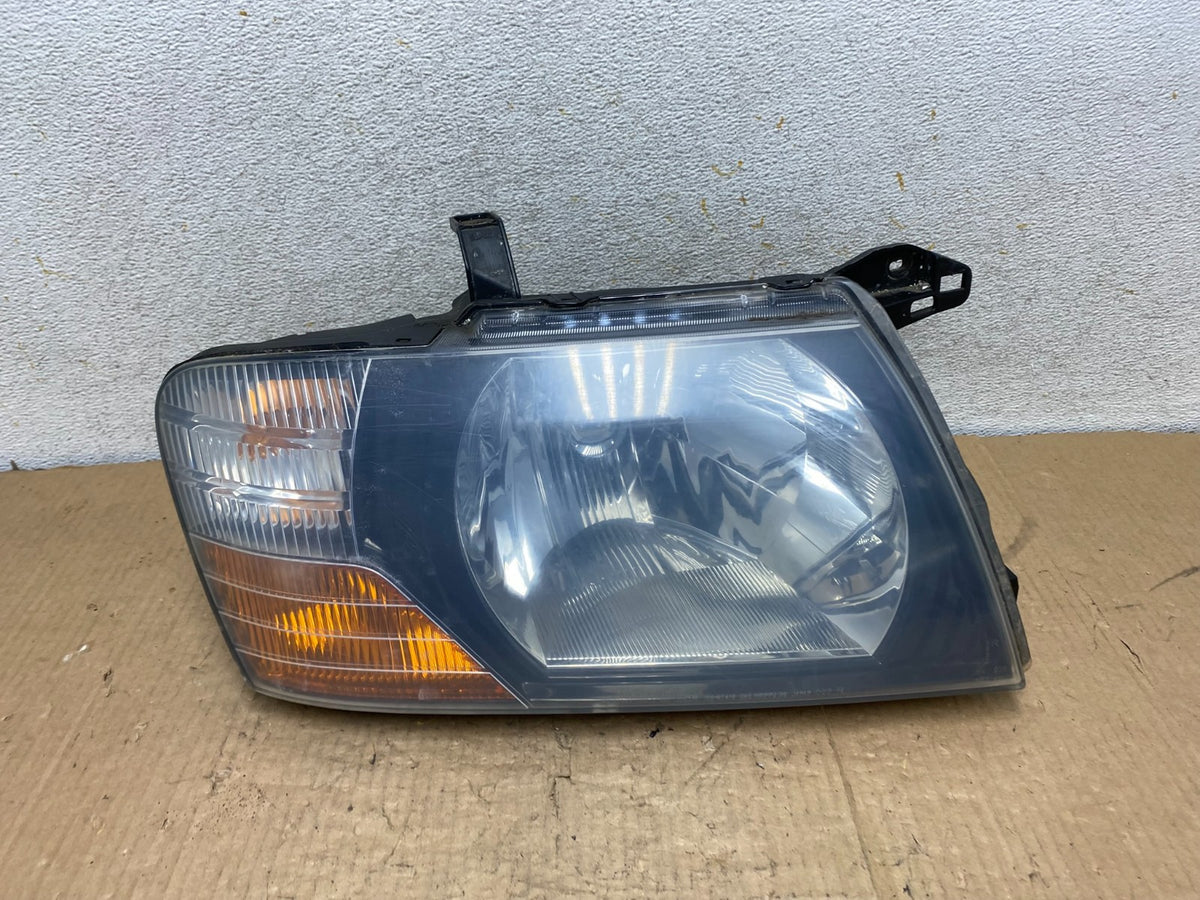 2000 to 2004 Mitsubishi Montero Pajero Right Passenger RH Headlight AI8004 DW0