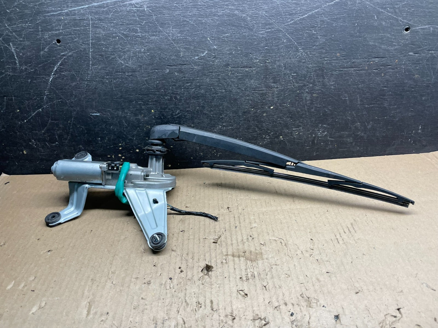 2007 - 2010 Hyundai Santa Fe Rear Glass Windshield Wiper Motor V8832 DG1