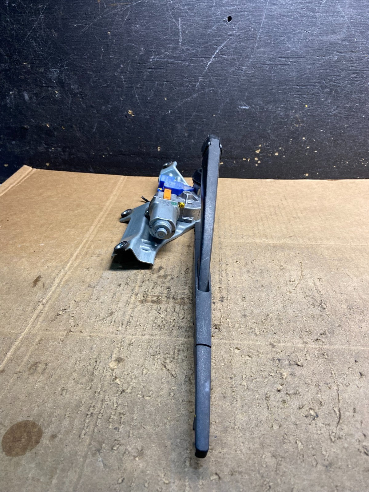 2009 to 2013 Subaru Forester Rear Windshield Washer Wiper Motor Y4168 PS2