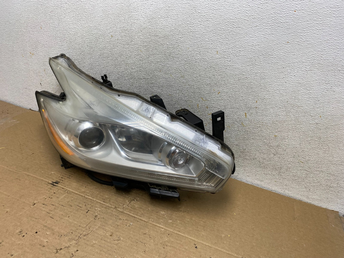 2015 to 2018 Nissan Murano Headlight Right Passenger RH AH8141 DW2