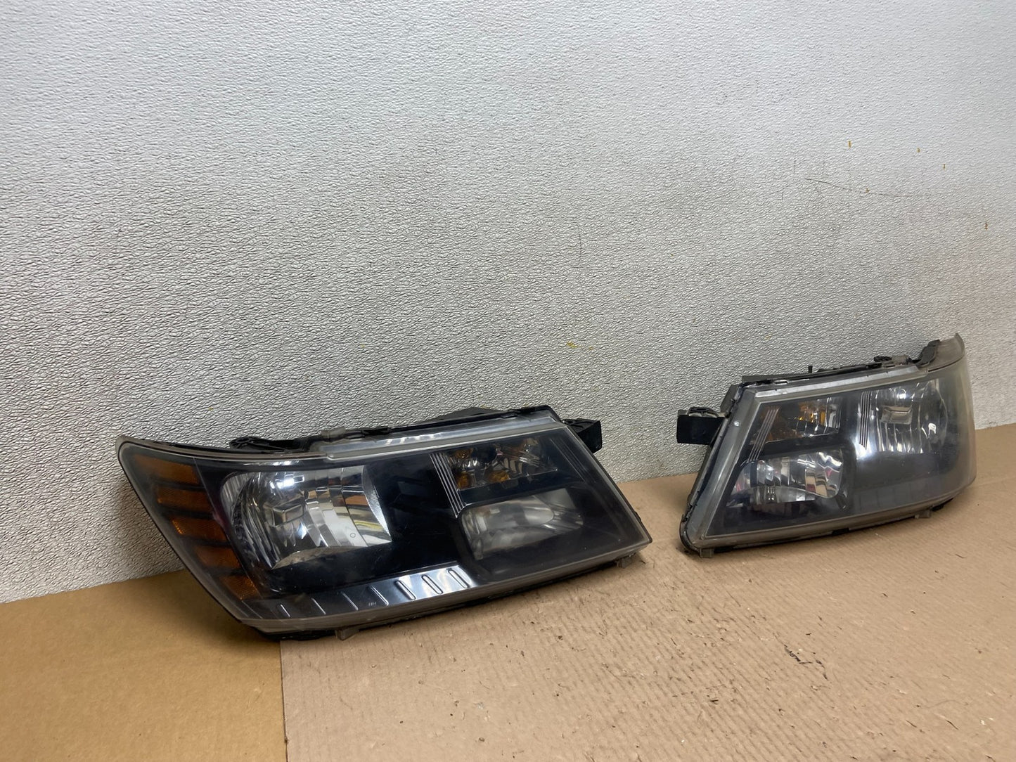 2009 to 2017 Dodge Journey Headlights Left+Right Set Halogen Oem Z3771 DW2