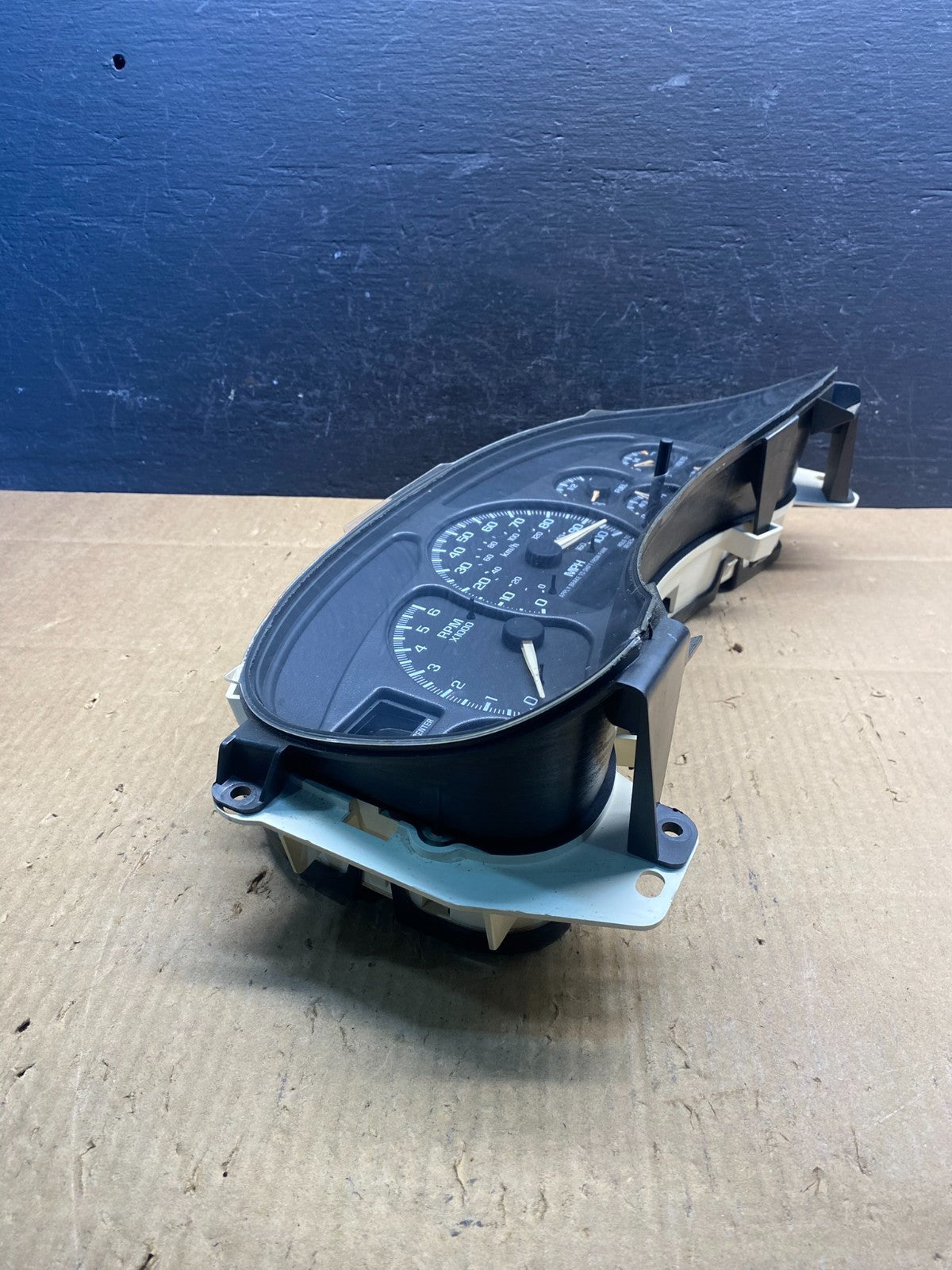2002 GMC Yukon Speedometer Cluster Gauge AD1645 DG1