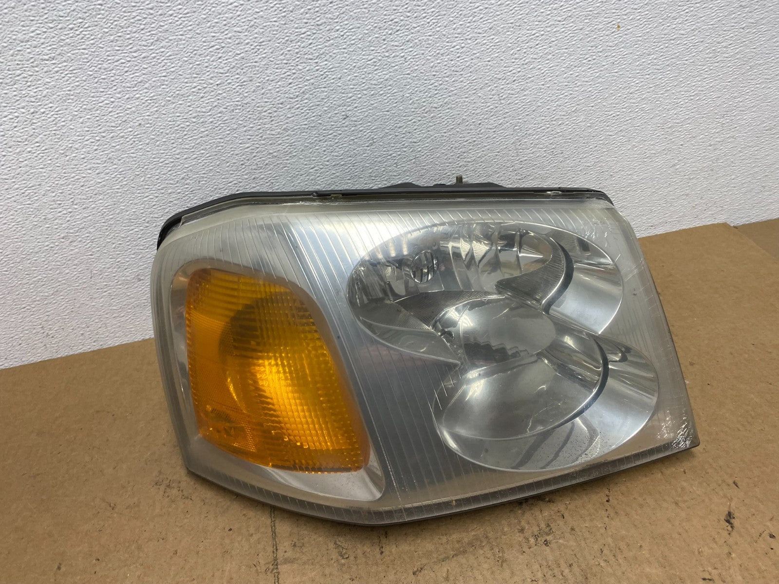 2002 to 2009 Gmc Envoy Right Passenger RH Side Headlight Halogen AC3407 DW0