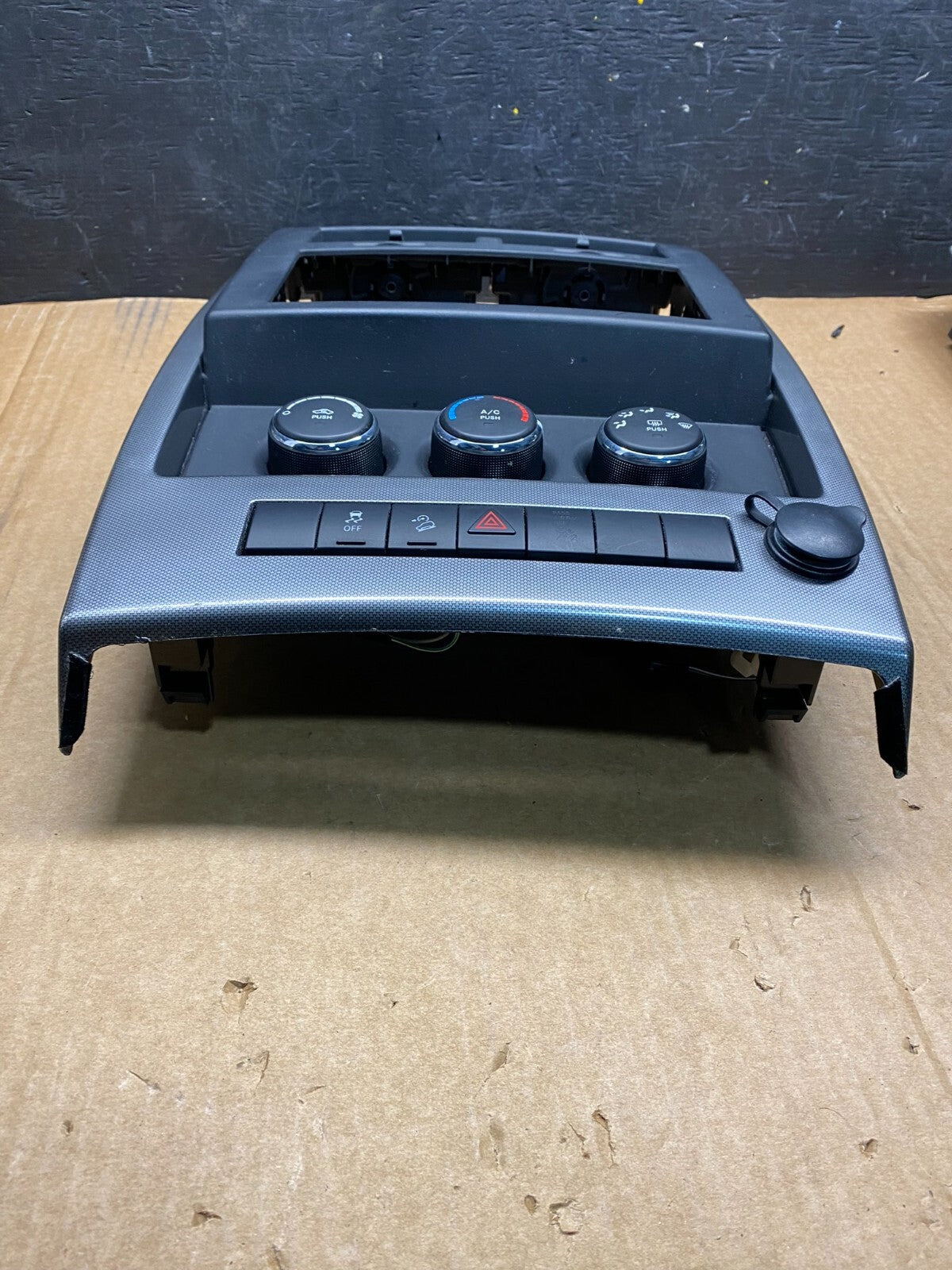 2008 to 2012 Jeep Liberty Dash Climate Temperature Control Radio Bezel OEM i47261