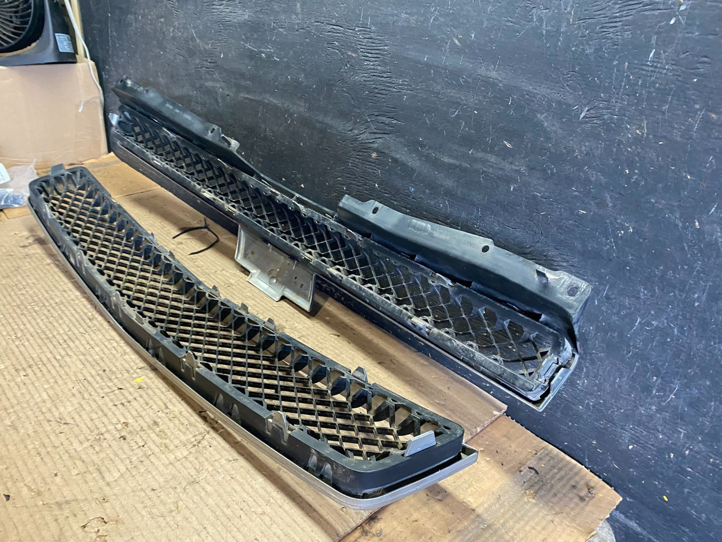 2007 to 2014 Chevrolet Avalanche Front Upper Lower Set Grill Grille Oem S5831 DG7