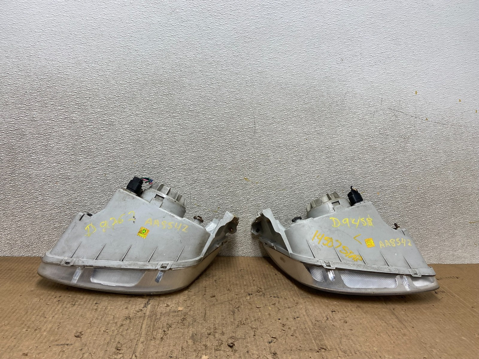 1999 2000 Hyundai Elantra Left+Right Side Set Halogen Headlights AA8542 DG7