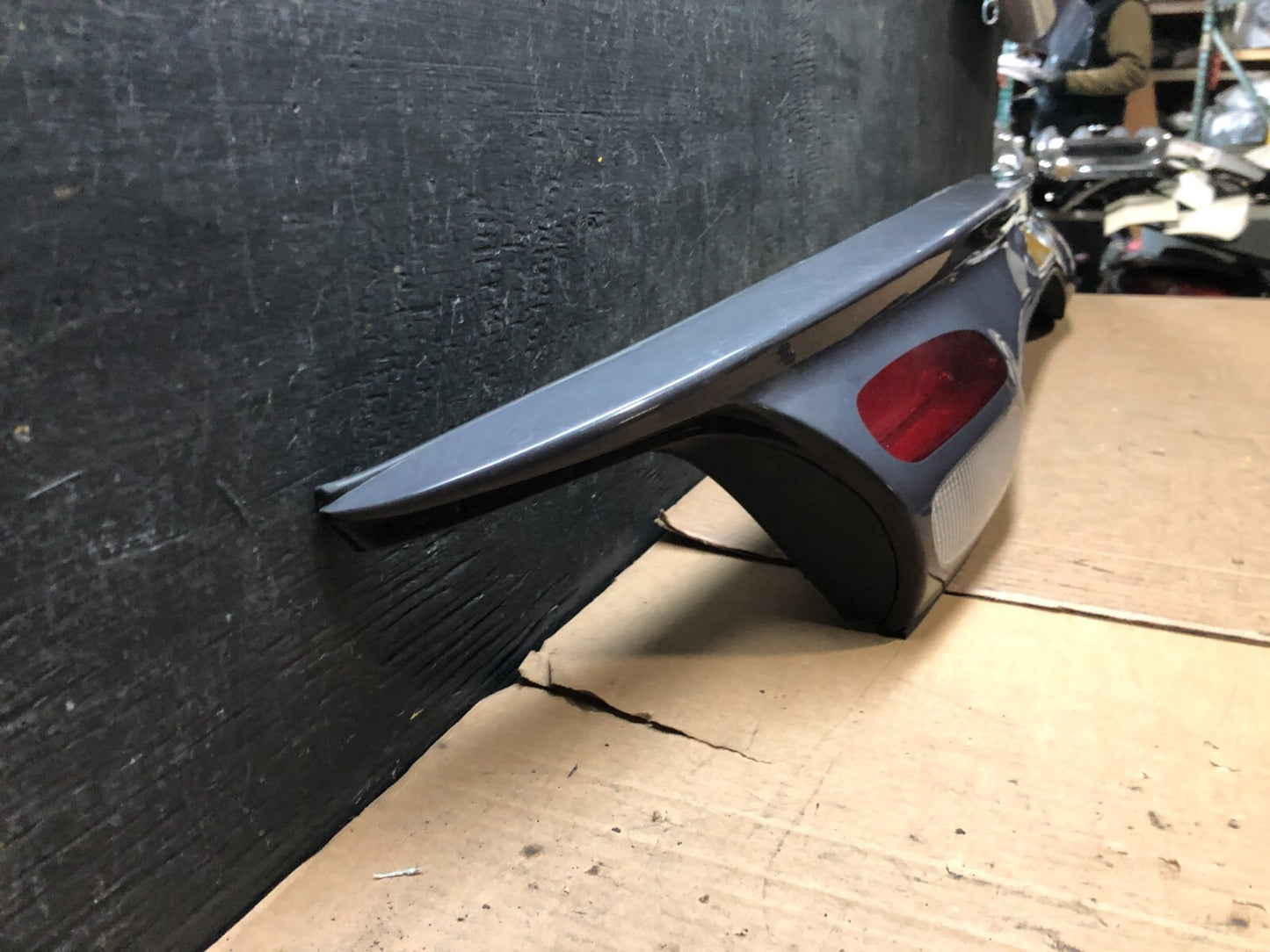 2000 to 2002 Ford Taurus Sedan Trunk Rear Center Lid Tail Light Panel G5779 DG12