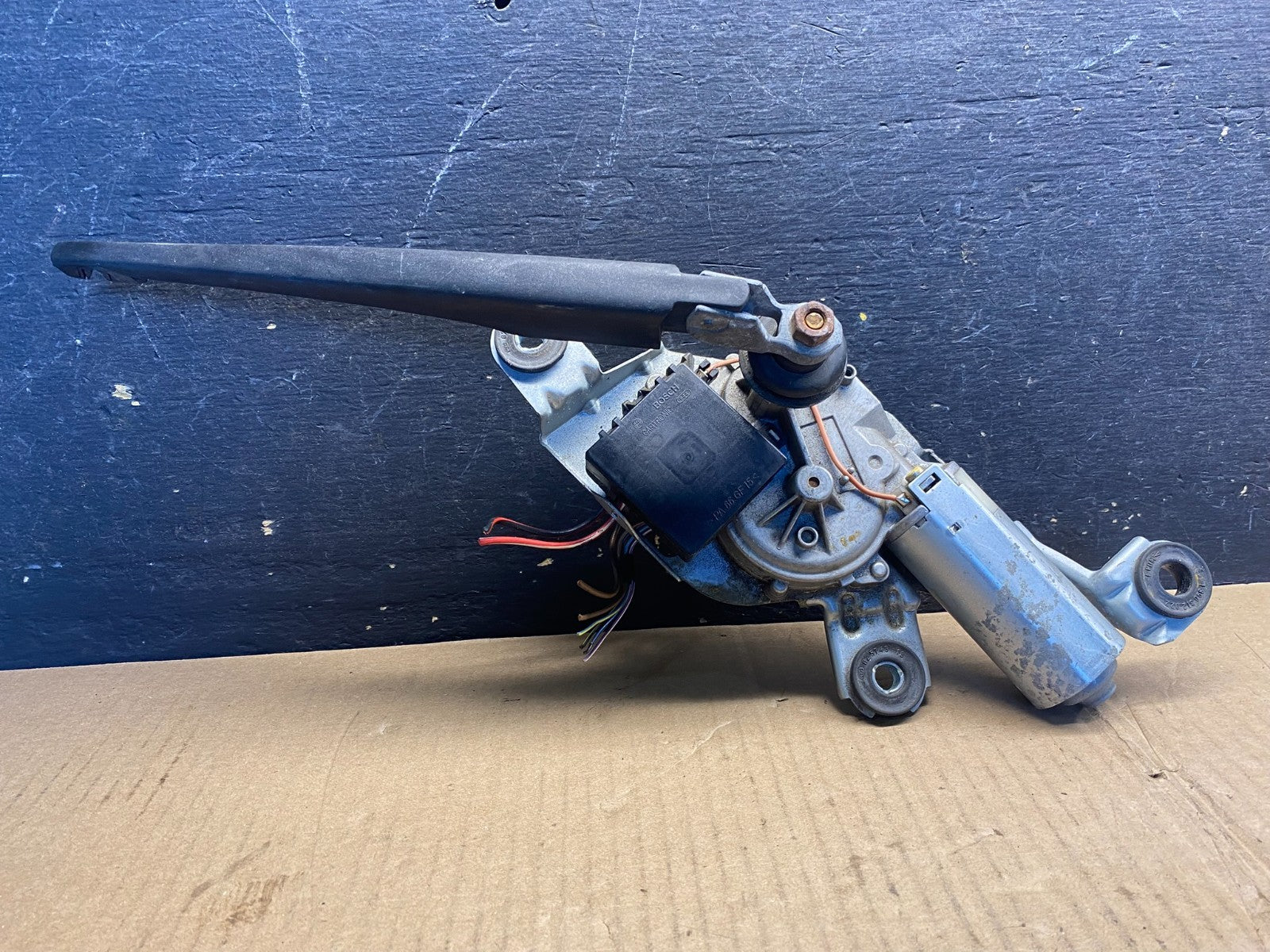 2004 to 2010 BMW X3 E83 Rear Windshield Wiper Motor OEM aa7497 DG0