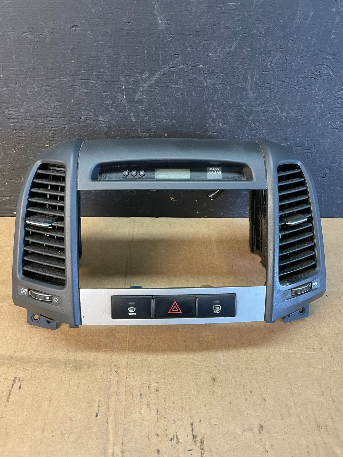 2007 to 2009 Hyundai Santa Fe Center Dashboard Radio Bezel Trim ac5189 DG0
