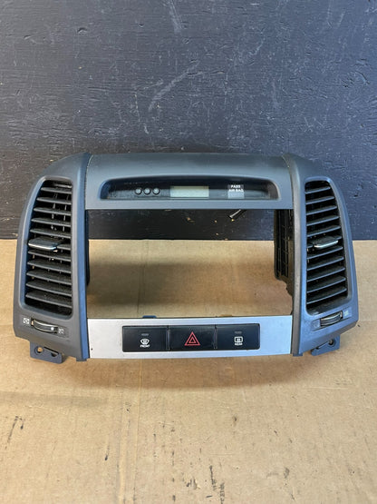 2007 to 2009 Hyundai Santa Fe Center Dashboard Radio Bezel Trim ac5189 DG0