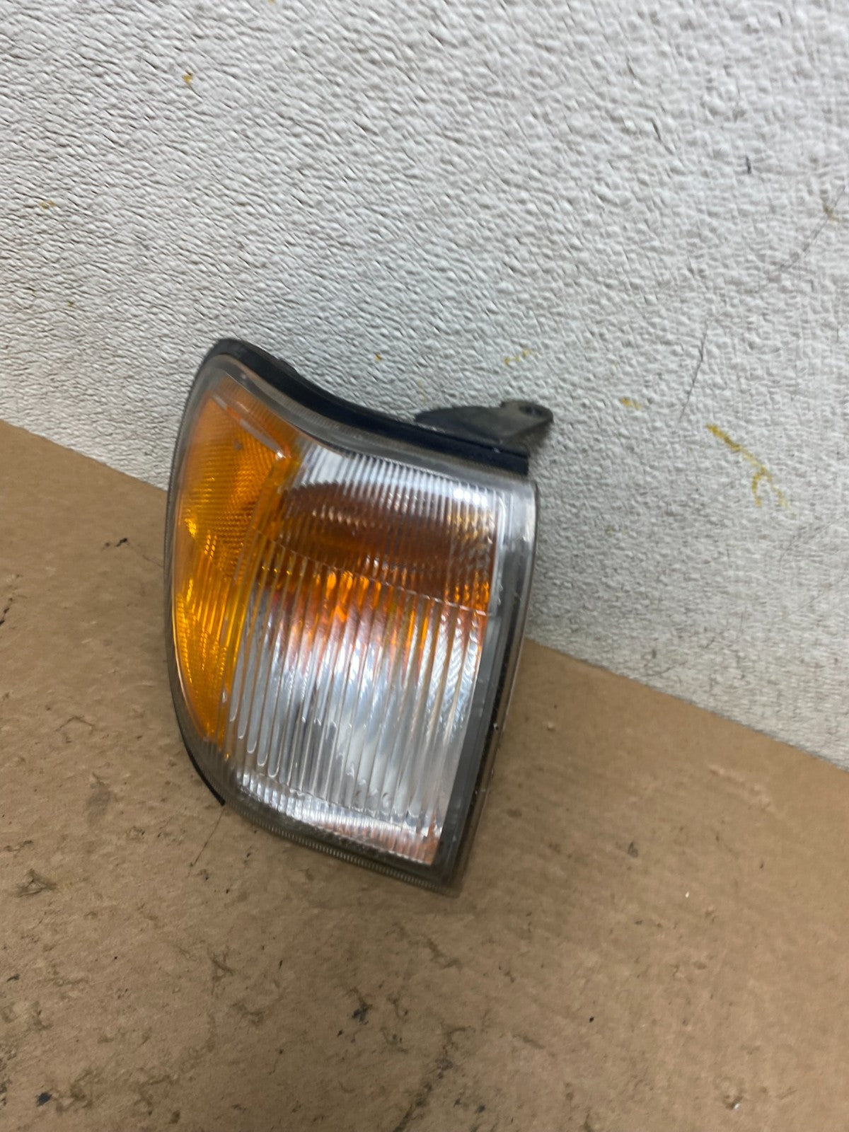 1999 to 2004 Nissan Pathfinder Passenger Corner Park Light Turn Signal P1549 DW1