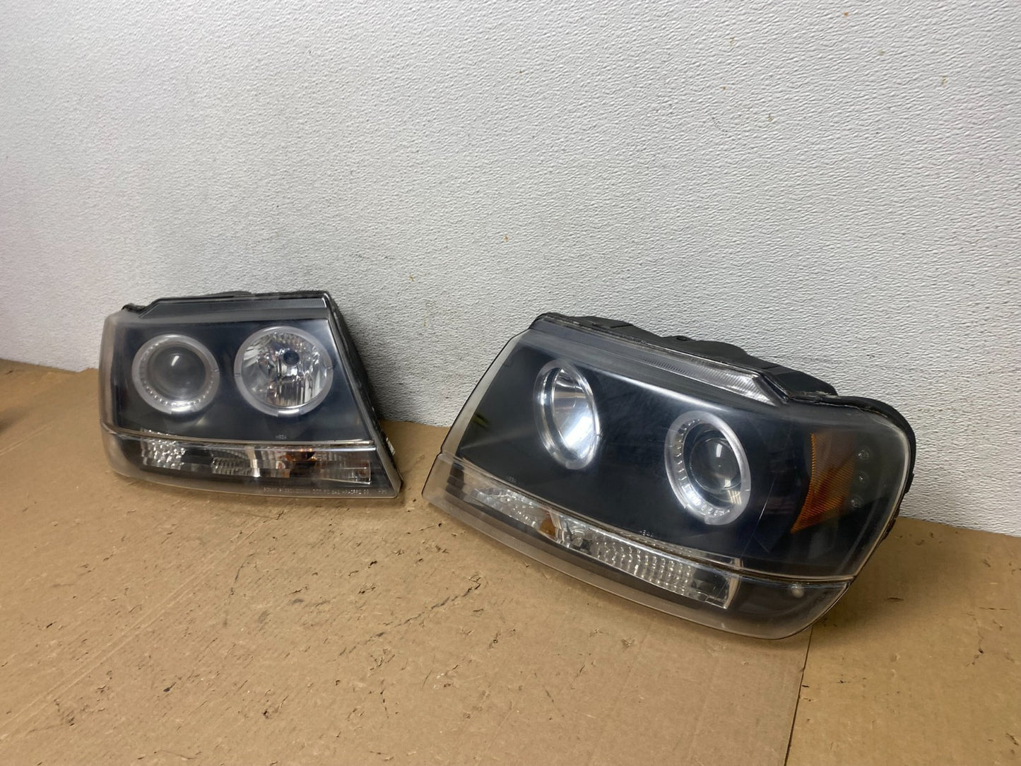 1999 - 2004 Jeep Grand Cherokee Left+Right Set Black LED Headlights x5413 DG1
