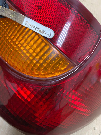 2000-2002 Saturn SL S-Series Right Passenger RH Side Tail Light AG7996 LK3