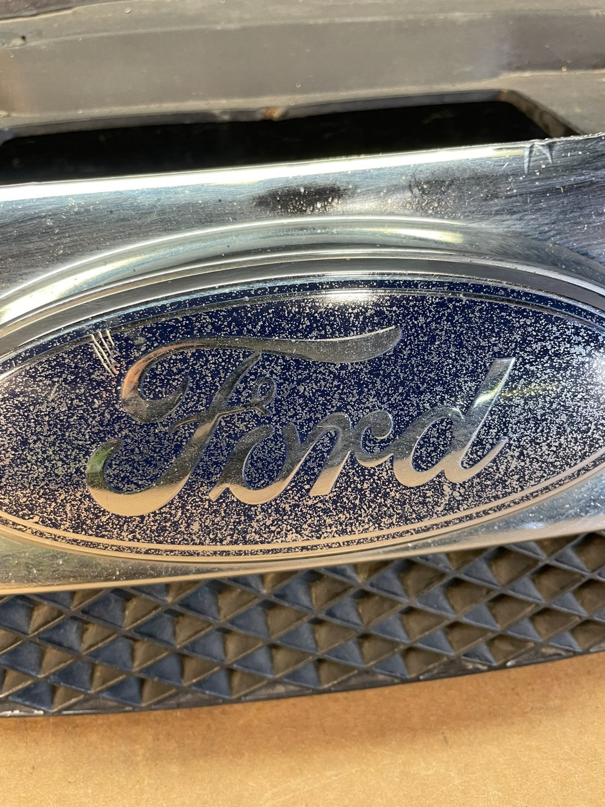 2008 to 2011 Ford Focus Front Upper Grille Grill With Emblem ad0111 DG3