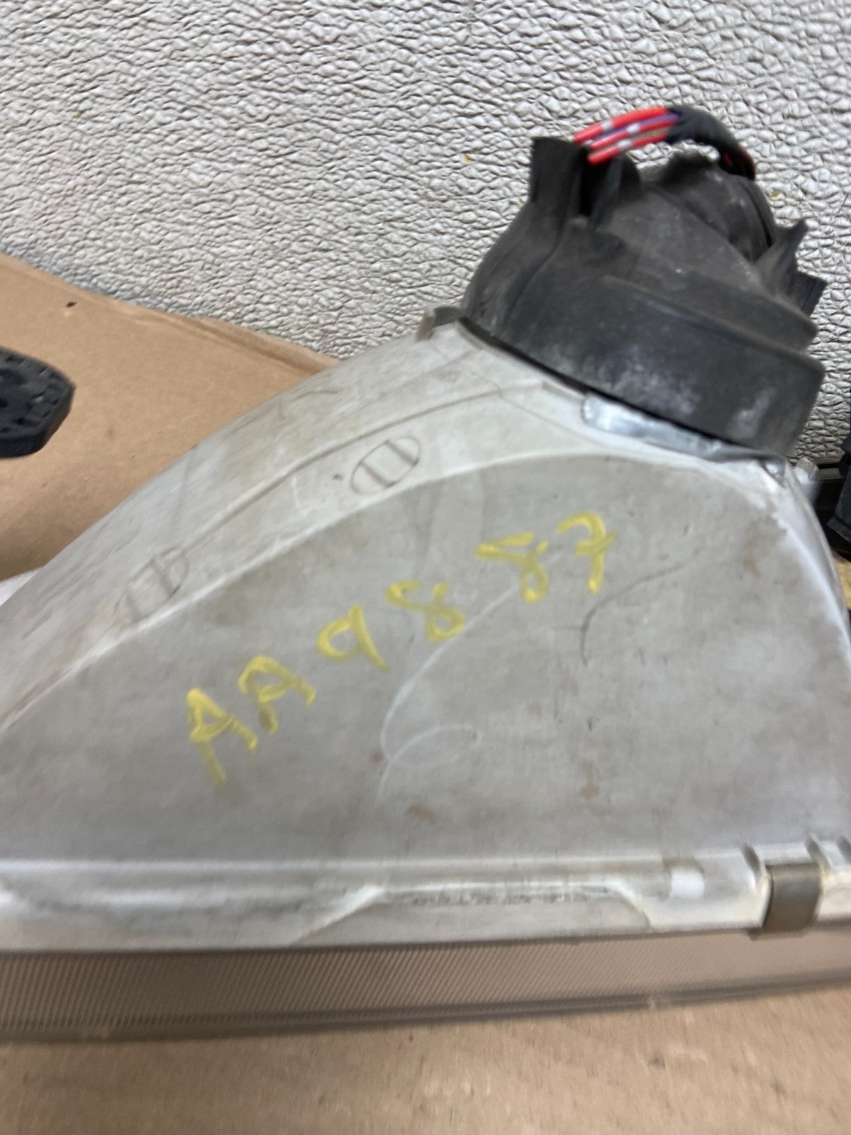 1998 to 2000 Toyota Corolla Front Right Passenger RH Headlight AA9887 DW6