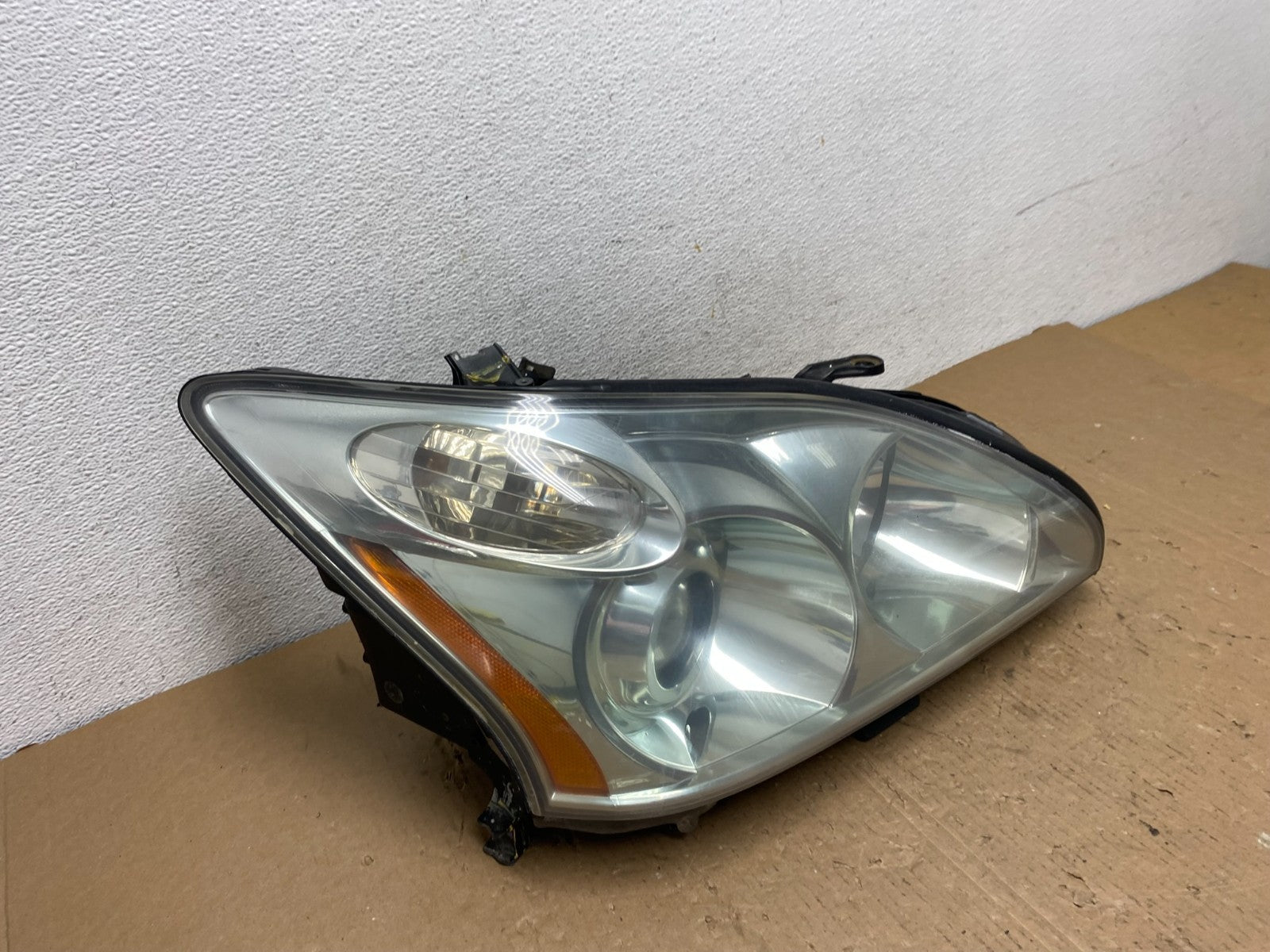 2004 - 2009 Lexus RX330 RX350 Xenon Right Passenger Side Headlight AD8125 DW2
