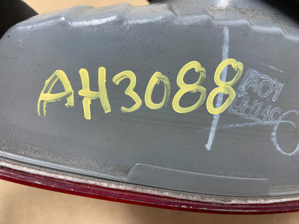 2003 to 2004 Honda Accord Sedan Right Passenger Rh Side Tail light AH3088 DW6