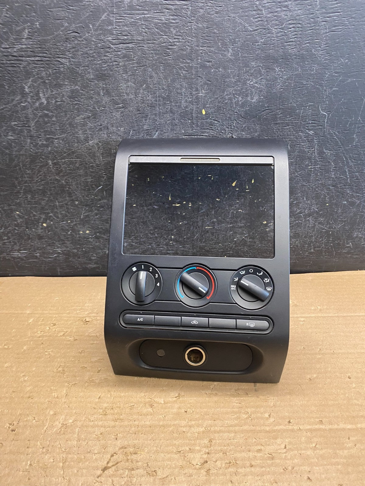 2004 to 2008 Ford F150 Radio Climate Dash Bezel Surround Black ag8476 DG0