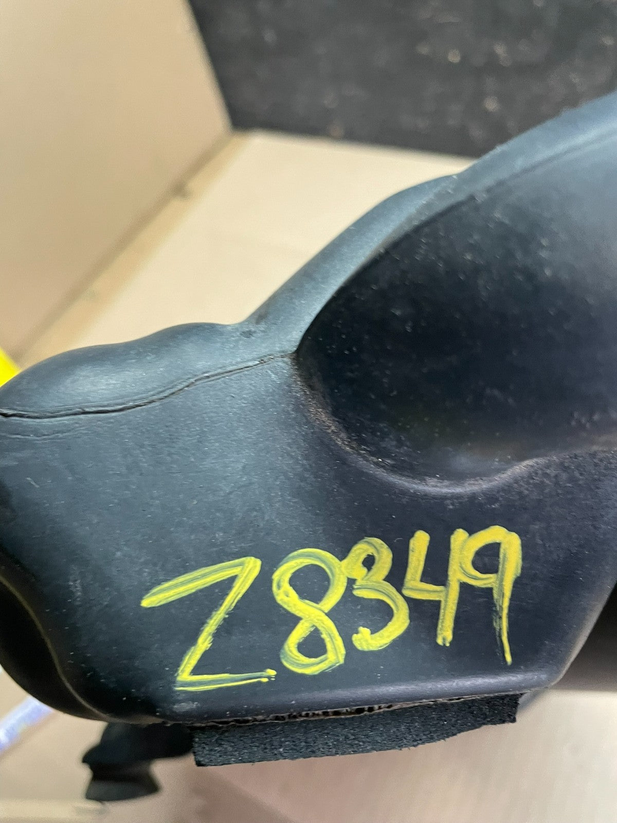 2011 - 2013 Dodge Durango 3.6L Resonator Air Intake Tube Z8349 DG10