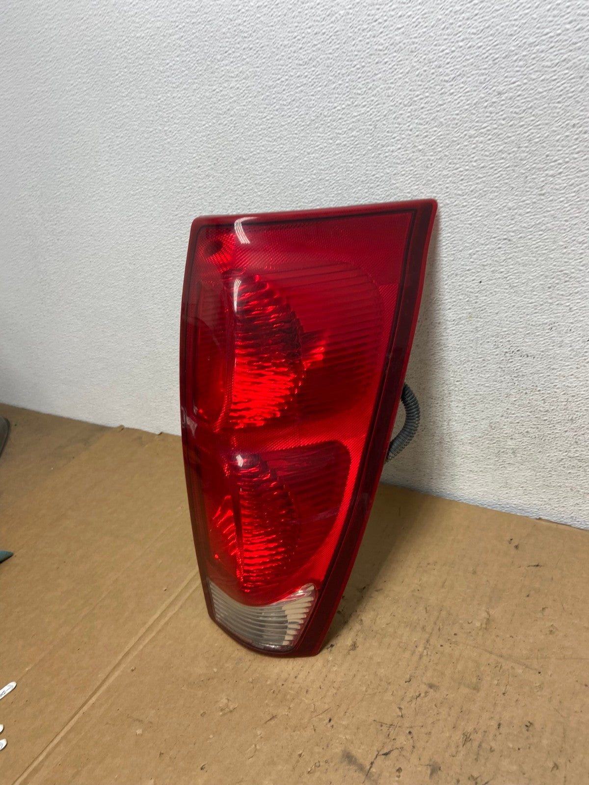 2002 - 2006 Chevrolet Avalanche Right Passenger Rh Side Tail Light AD3169 LK1