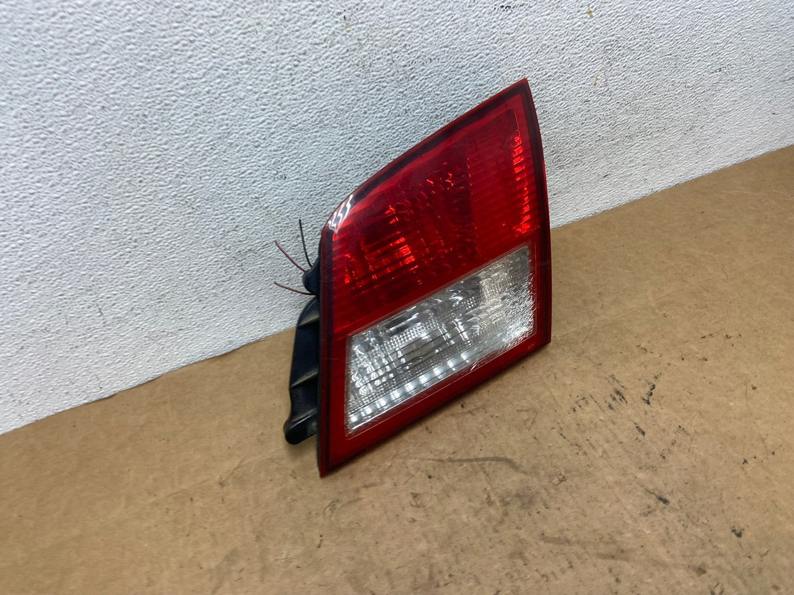 2002 - 2004 Infiniti i35 Inner Right Passenger RH Side Tail Light AD5166 LK2
