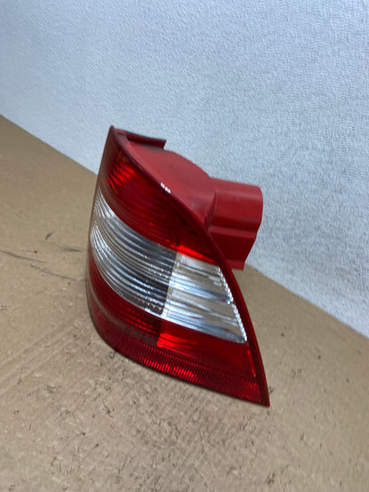 2002-2005 Mercedes ML 350 Ml-Class Right Passenger Rh Side Tail Light AG1189 LK1