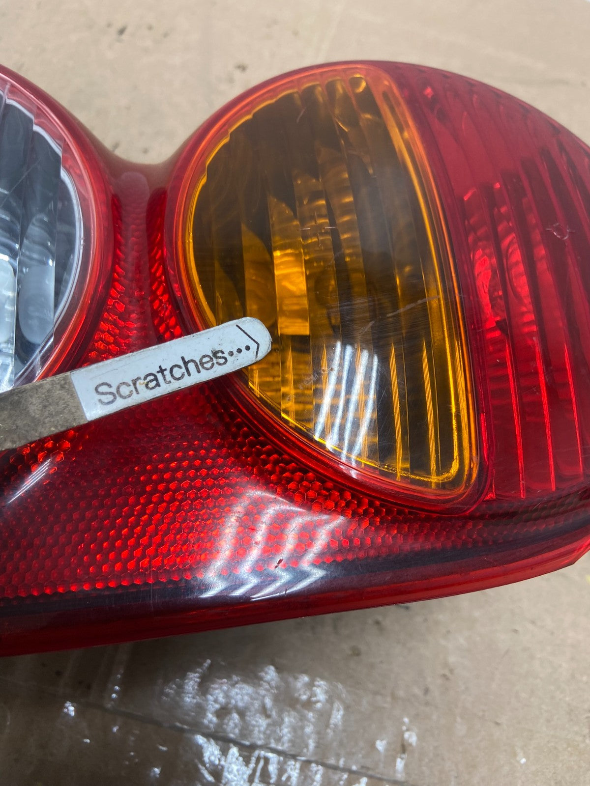 2002 2003 2004 Jeep Liberty Left Driver LH Side Tail Light AE5999 DW3