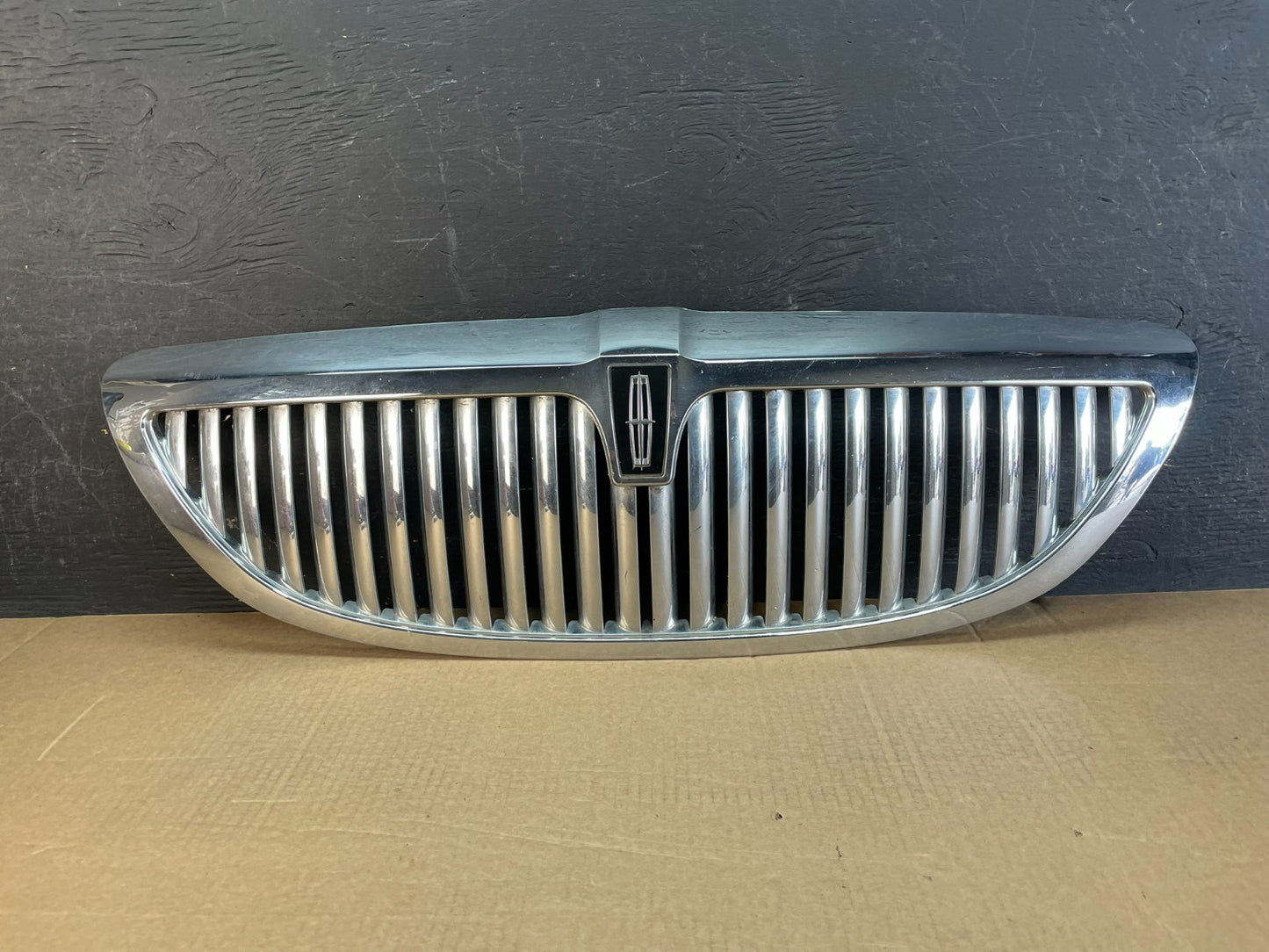 2003 to 2011 Lincoln Town Car Front Upper Grille Grill Chrome W/Emblem af5226 DG0