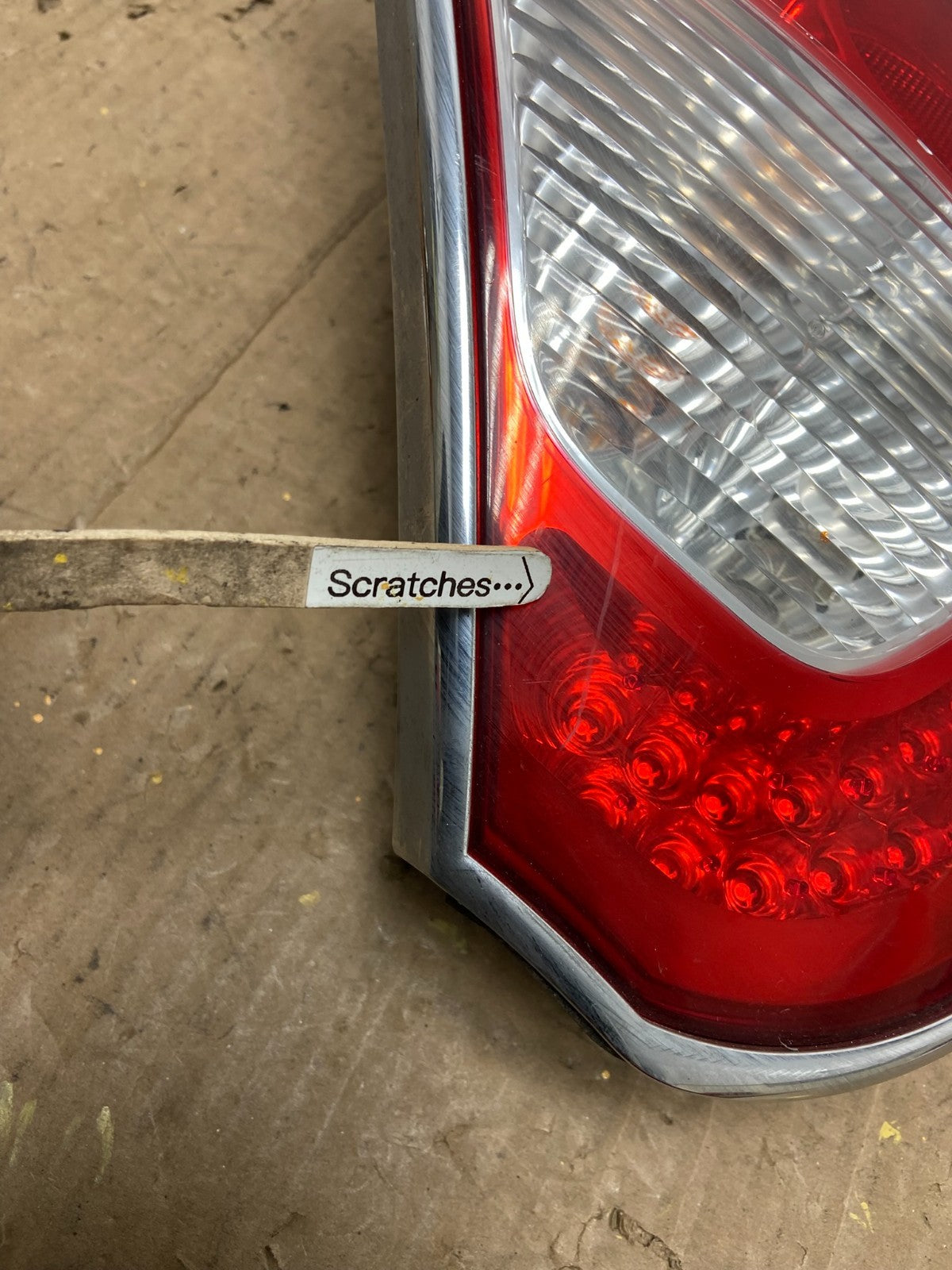 2004 to 2006 Jaguar XJ8 Left Driver LH Side Tail Light AC0276 DW3