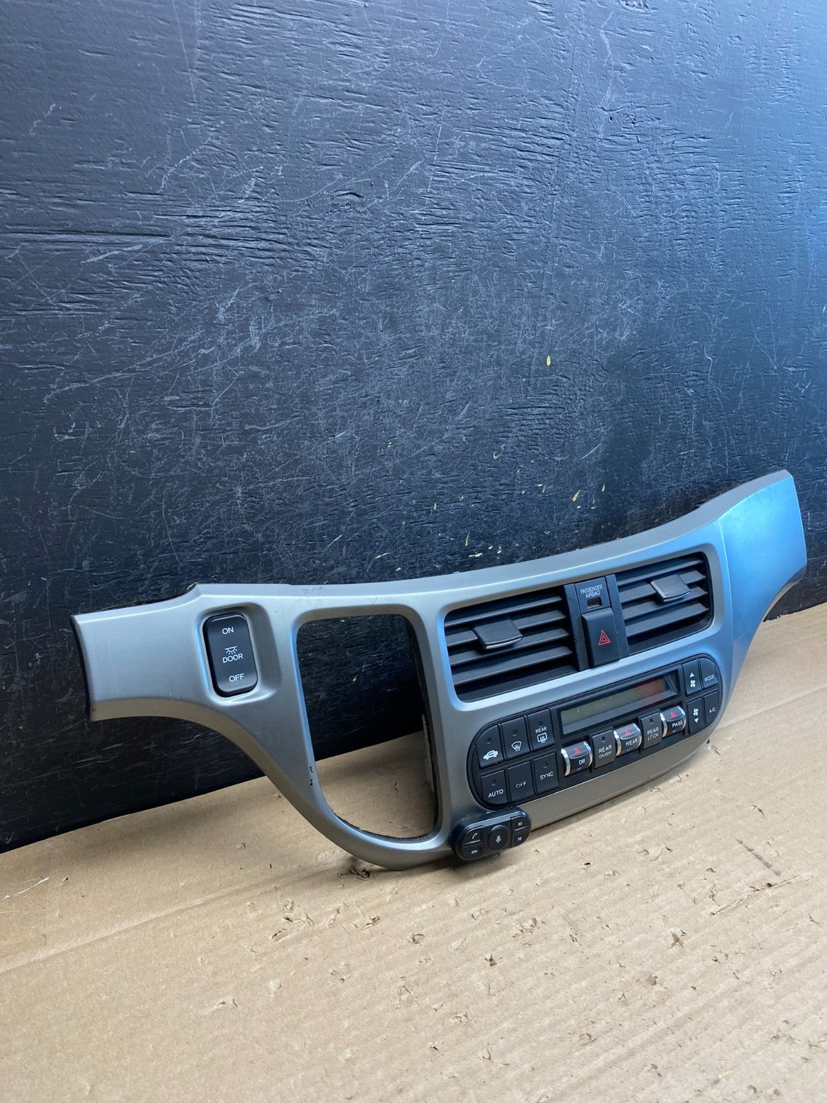 2005 to 2010 Honda Odyssey Radio Climate Control Dash Trim Bezel AG6447 DG1
