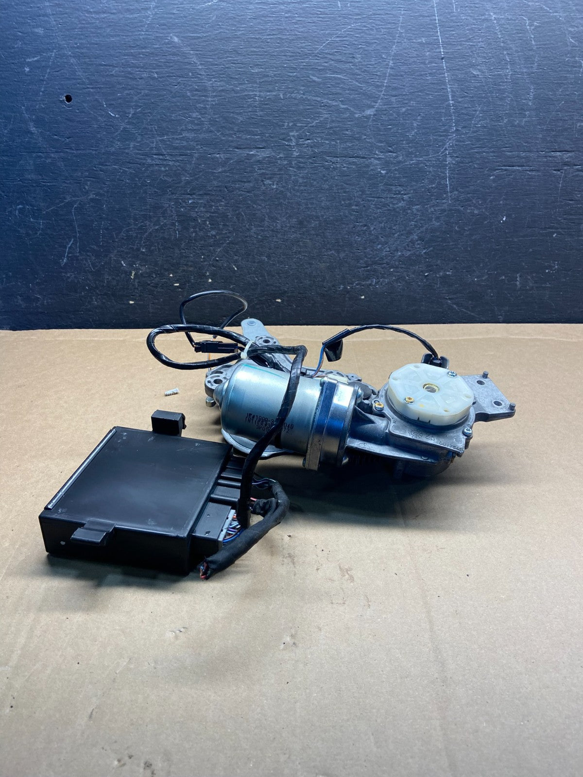 2009 to 2016 GMC Acadia Rear Trunk Liftgate Power Motor Actuator AF9242 DG2