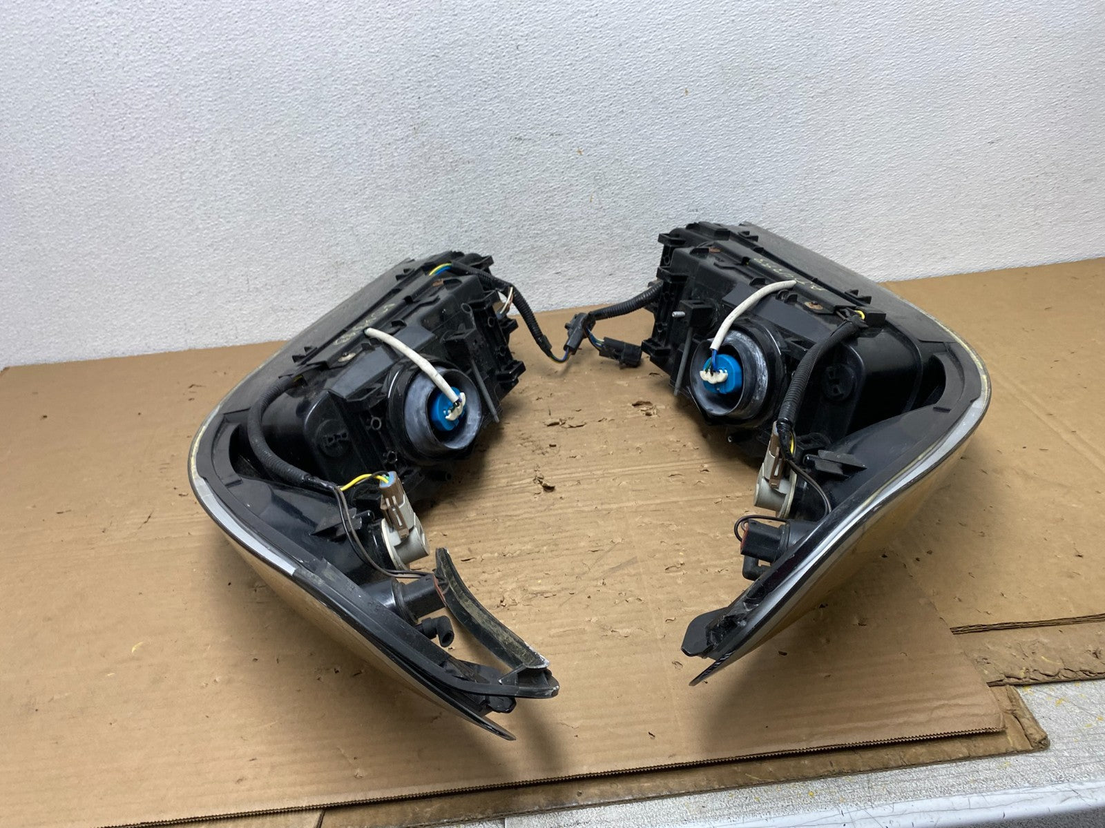 1999-2001 Lincoln & Town Car Left+Right Headlights Halogen AD4383 DW9