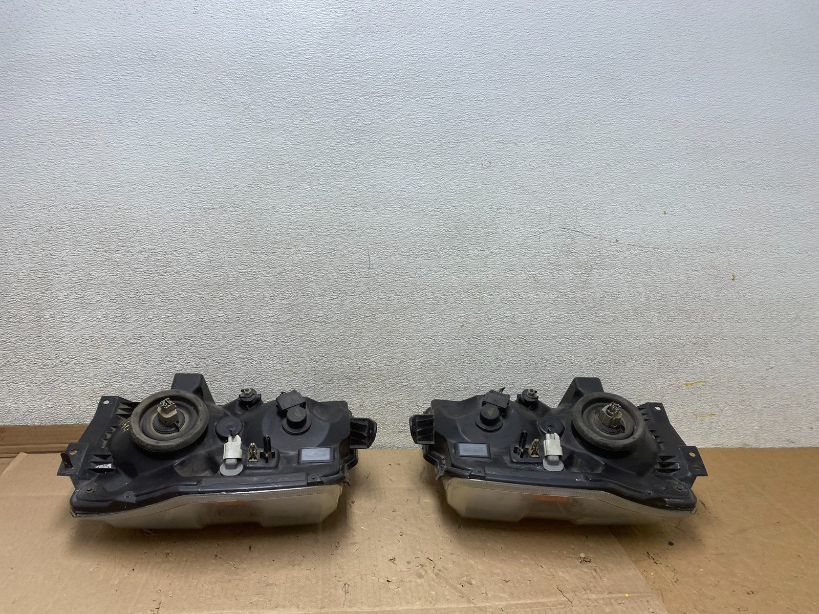 2008-2014 Ford Econoline E150 E250 E350 Left+Right Headlights U6864 DW9