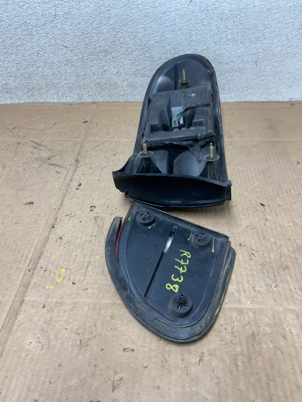 1997 to 2003 Chevrolet Malibu Left Driver LH Side Tail Light OEM R7738 DW9