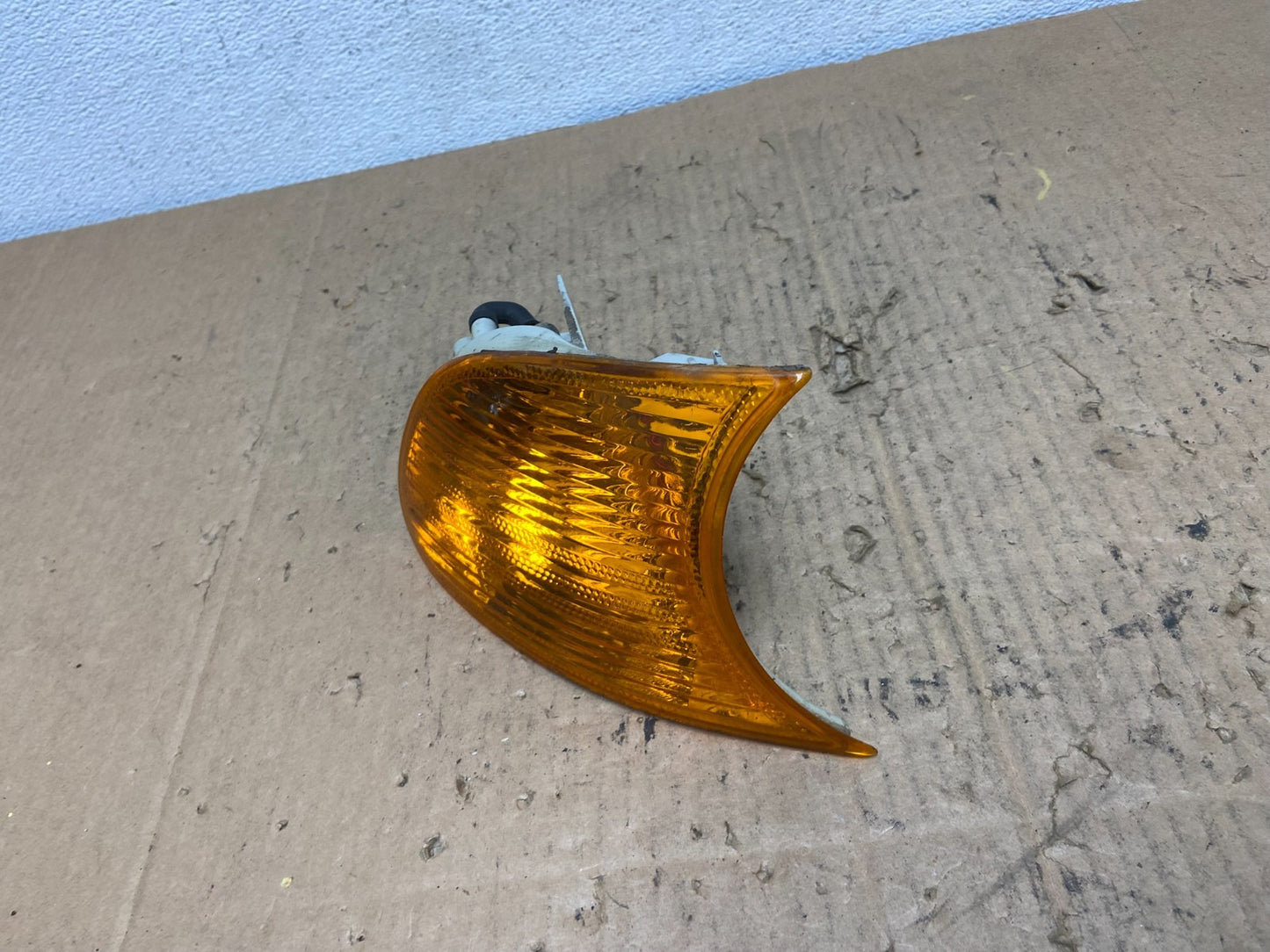 2000 to 2003 BMW 325Ci 330Ci E46 Coupe Right Passenger Turn Signal AD2522 DW1