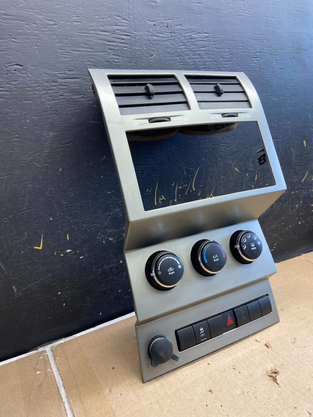 2007 to 2012 Dodge Nitro Dash Climate Temperature Control Radio Bezel ab2053 DG2