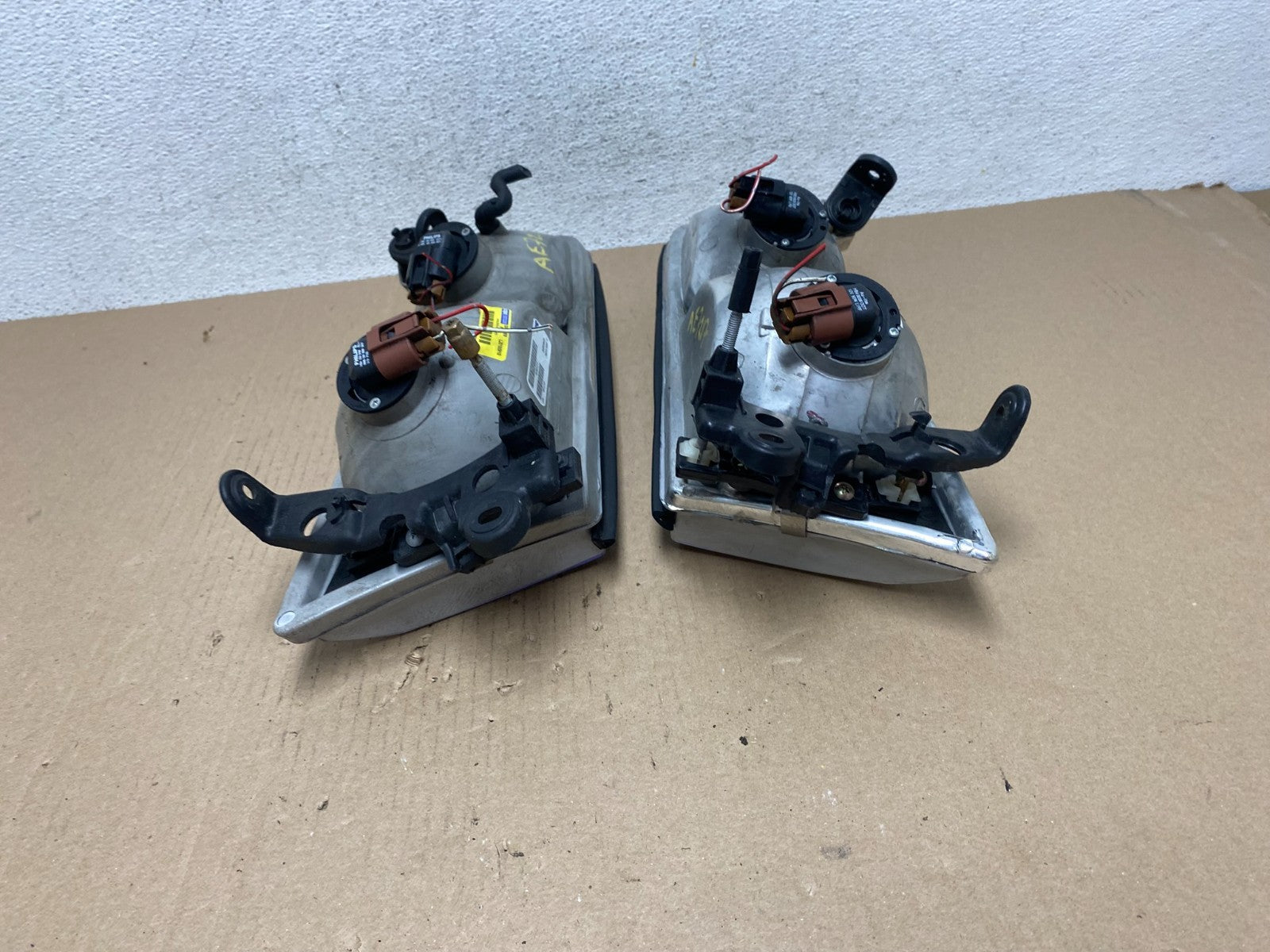 2000 to 2001 Toyota Camry Front Left+Right Side Headlights AE7217 DW10